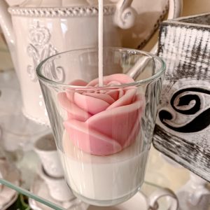 Świeca sojowa róża w szkle