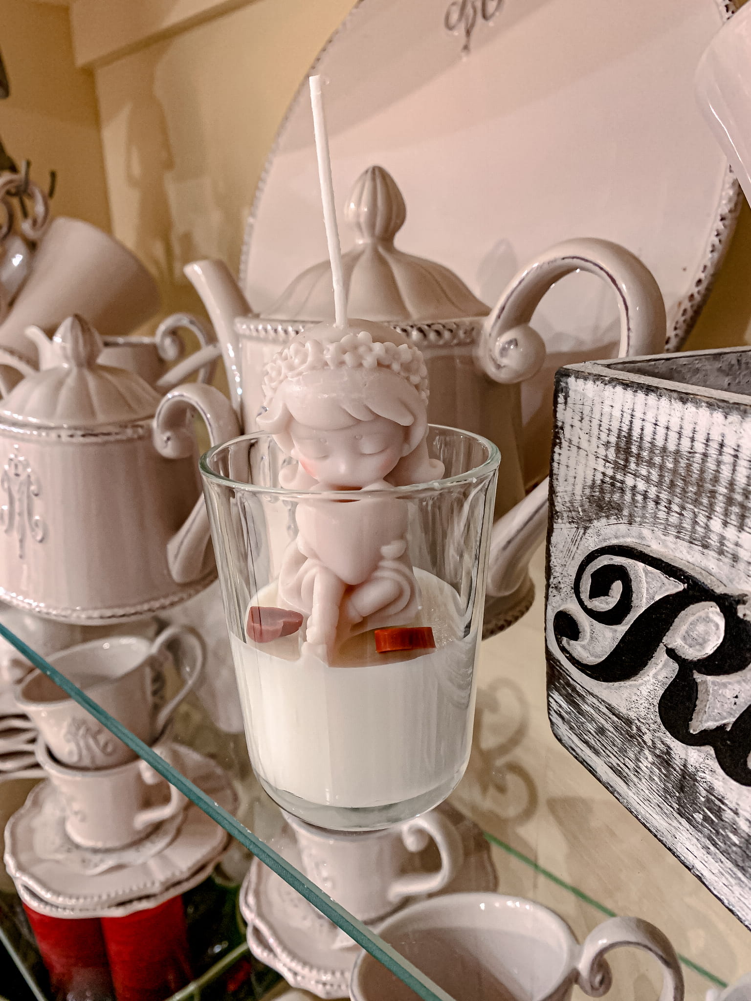 Świeca sojowa dziewczynka z sercem - obrazek 3