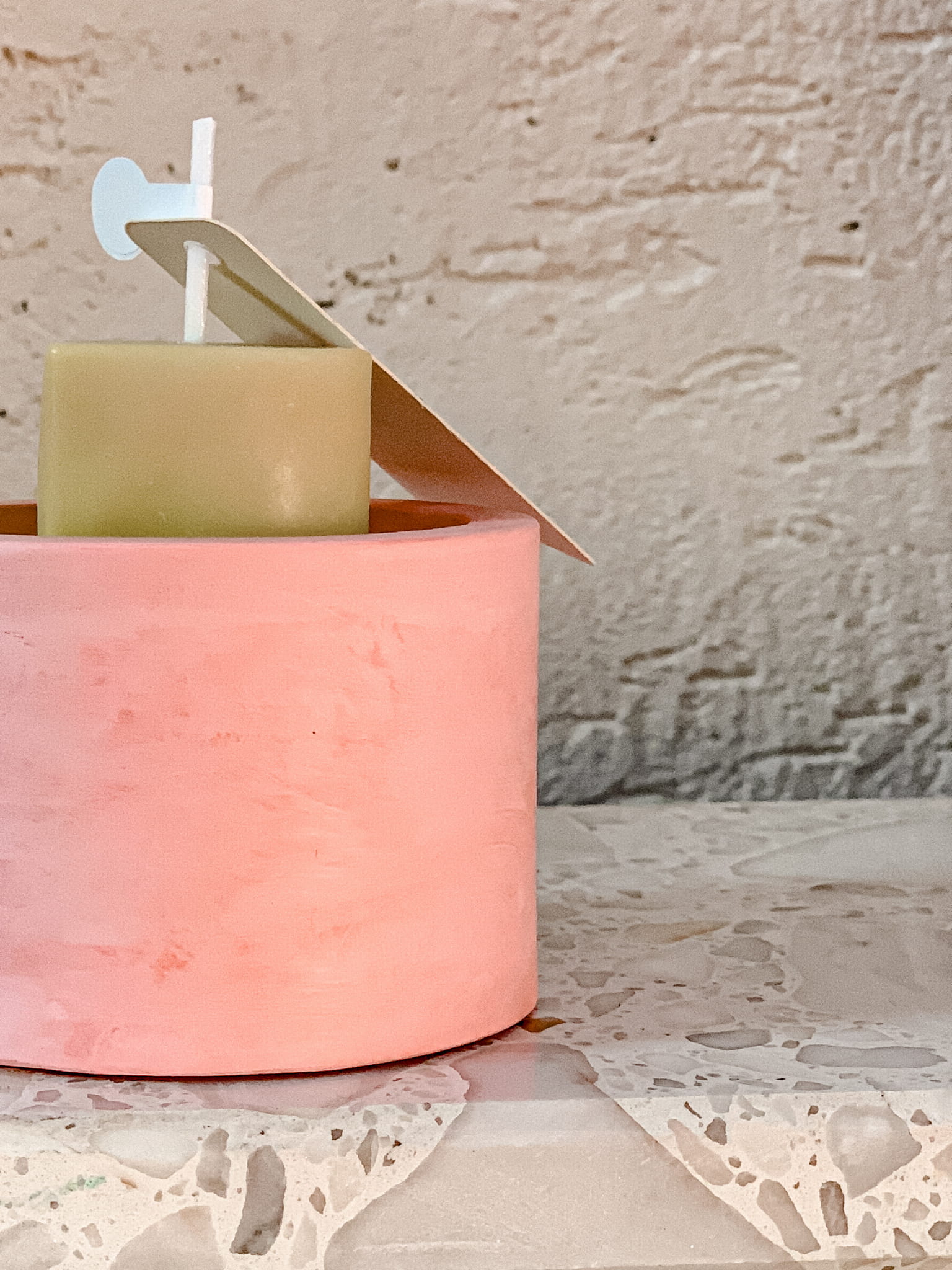 Love S – świeca sojowa z sercem w gipsie - obrazek 2