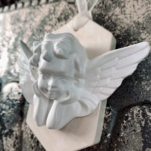 Gipsowa zawieszka z aniołkiem jako podziękowanie dla gości na chrzest i komunię SOOYA