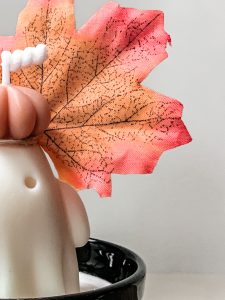 Duszek z dynią świeca sojowa, ekologiczna, bezzapachowa dekoracja na Halloween.