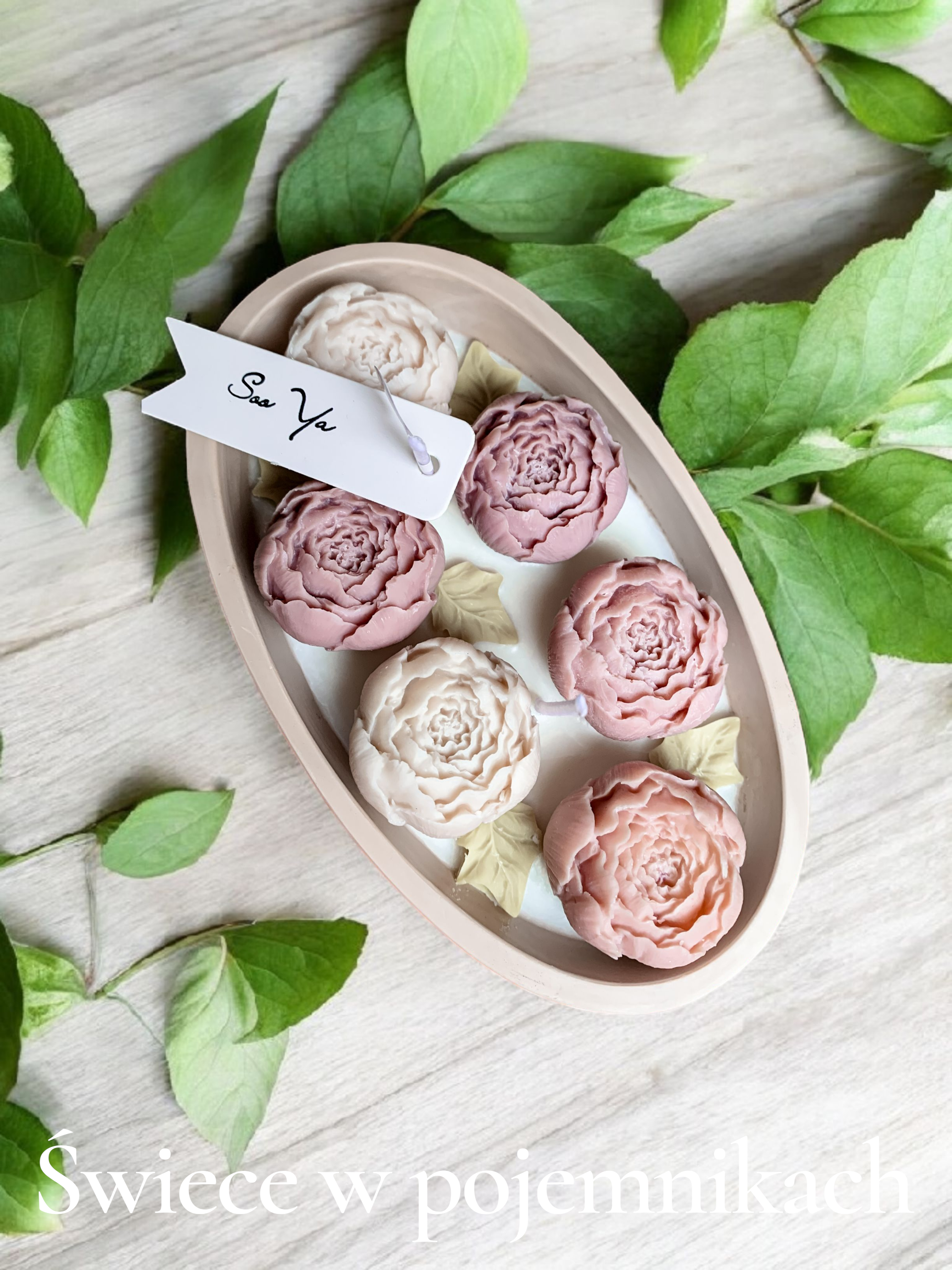 Świece w pojemnikach