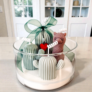 Świeca sojowa z kaktusami i alpaką – Bezzapachowa, Dekoracyjna Świeca w Szklanym Pojemniku