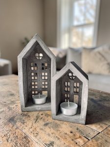 Zestaw betonowych lampionów na świeczki – mały i duży domek